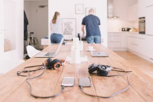 crew-B0n4-PeF60Q-unsplash